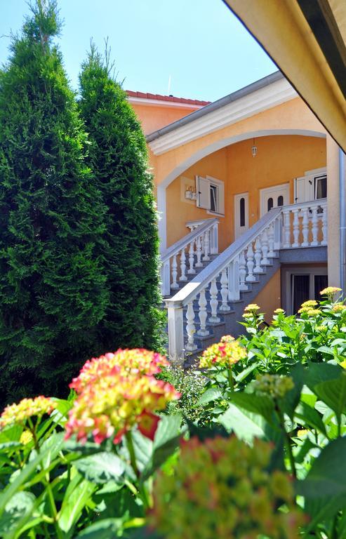 Suitable Summer Apartments Pula Exterior foto